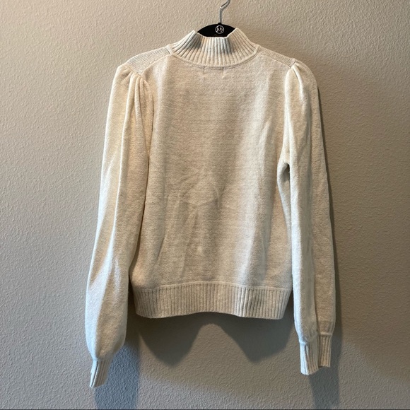SOLD - Universal Thread Size M White Sweater - Picture 5 of 5